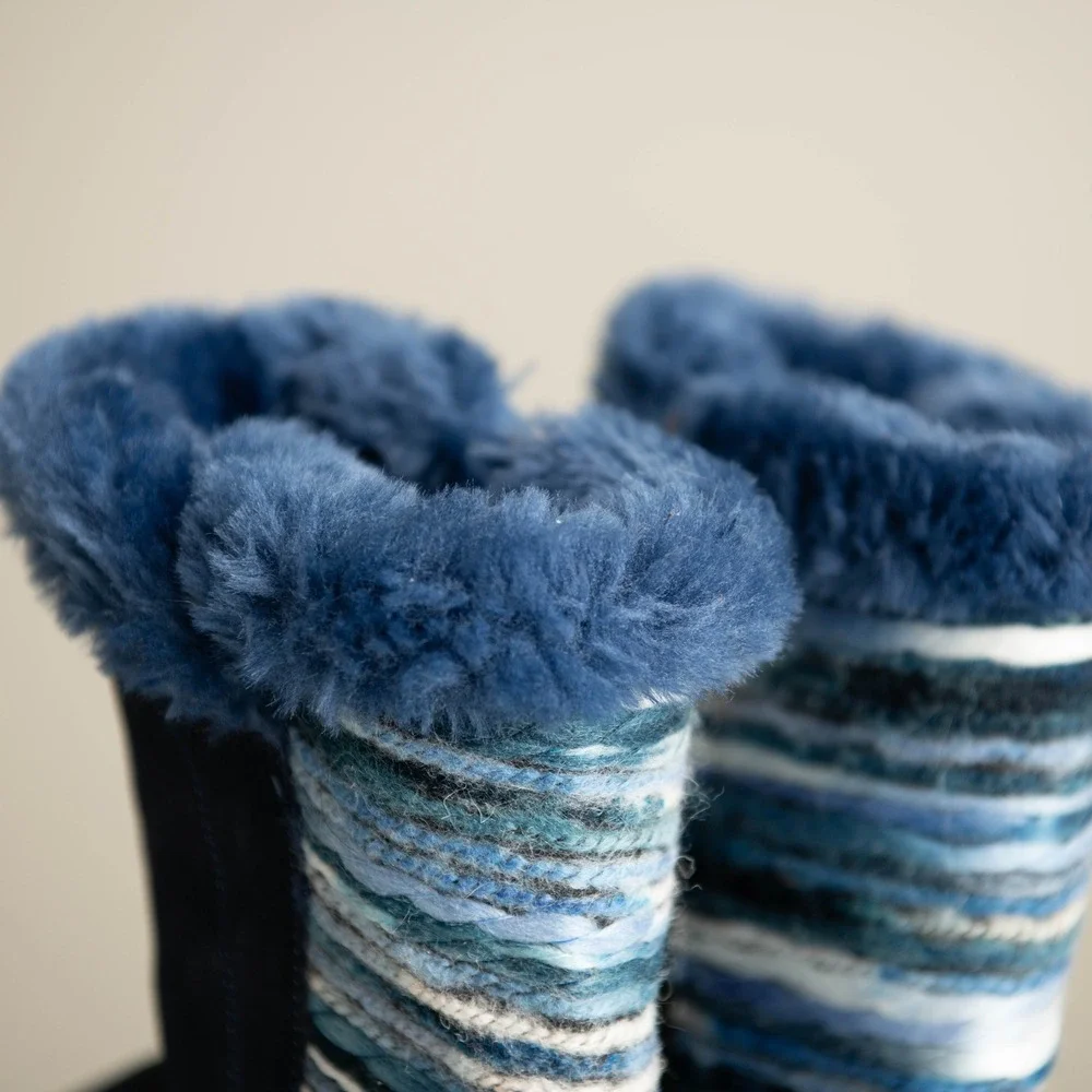 LAMO W Sz 8 NEW! Willow‎ Navy Winter Boots Suede Faux Fur Yarn Stitched Accents